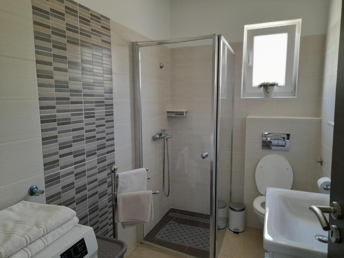 Apartman Prvi Red Do Mora Sveti Filip i Jakov Exterior photo