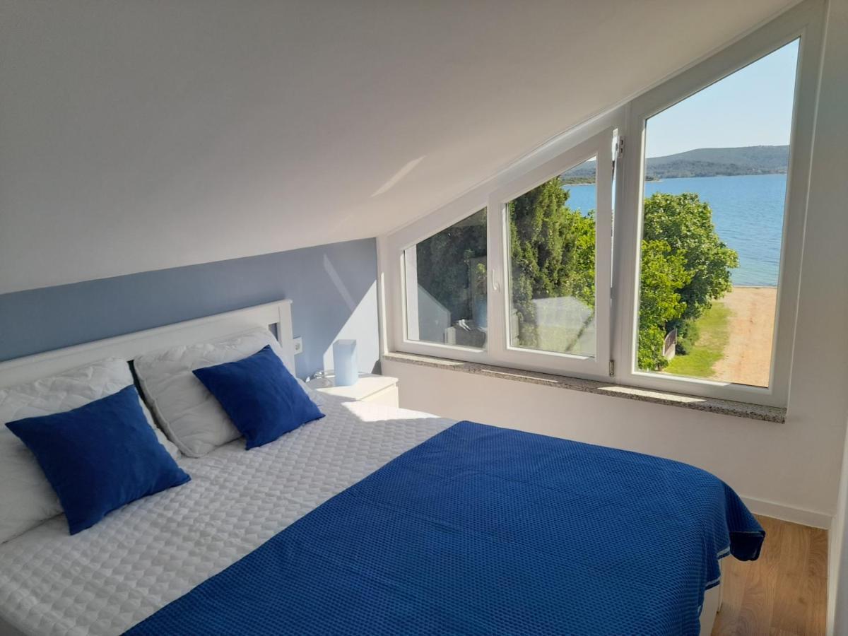 Apartman Prvi Red Do Mora Sveti Filip i Jakov Exterior photo