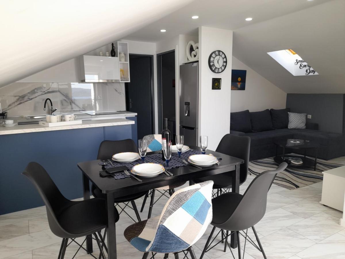 Apartman Prvi Red Do Mora Sveti Filip i Jakov Exterior photo